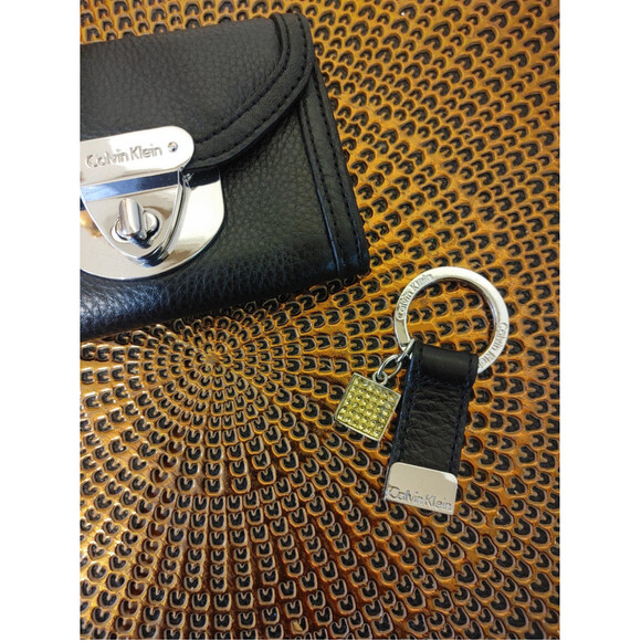 Calvin Klein Wallet & Key Chain Set NWT - Picture 2 of 5